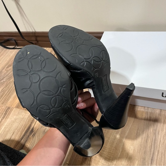 Unlisted Black Heels - Picture 6 of 9